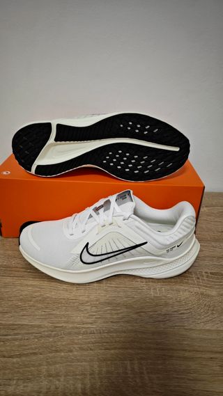 Sneakers Nike Quest 5 Donna Taglia 38.5 Nuove