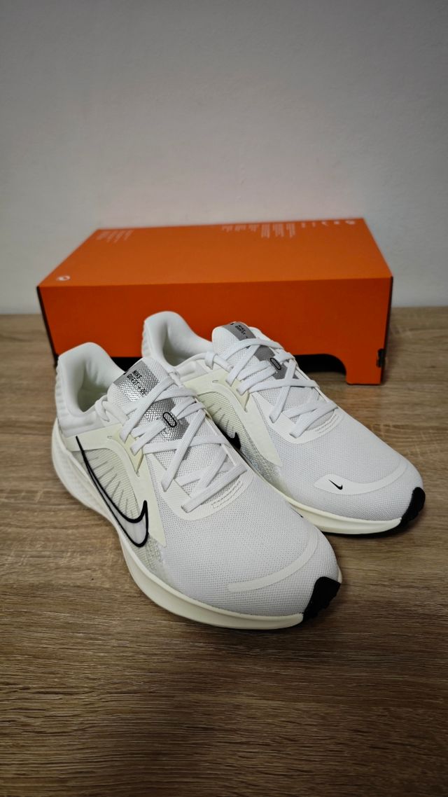 Sneakers Nike Quest 5 Donna Taglia 38.5 Nuove