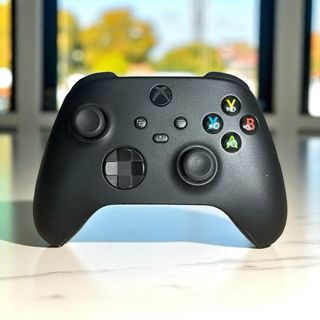 Xbox Series X + 2 Controles (Negro y Verde)