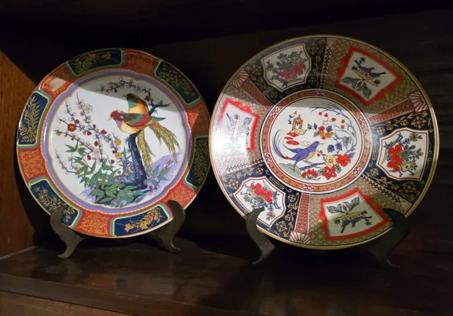 Platos decorativos japoneses con peanas