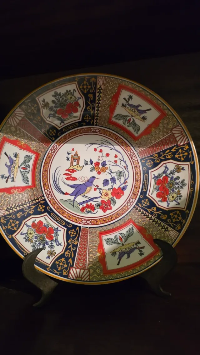 Platos decorativos japoneses con peanas