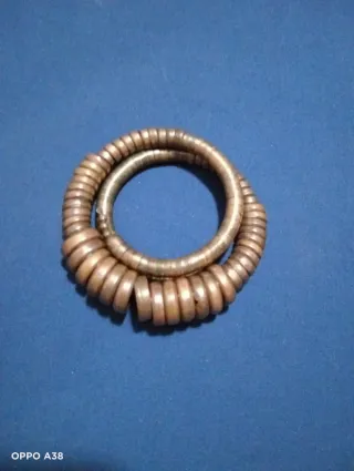 Collar o pulsera de metal