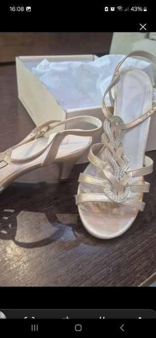 Sandalias Prestigio Talla 40 Doradas