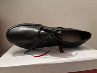 Scarpe stringate nere con tacco