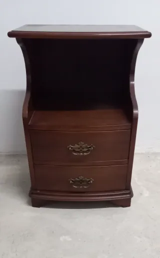 Classica credenza ausiliaria in legno