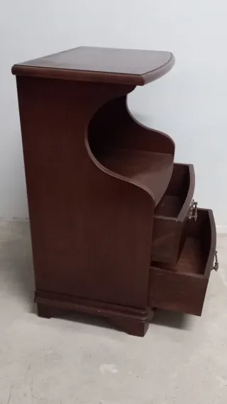 Classica credenza ausiliaria in legno