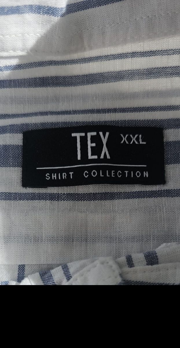 Camisa de rayas azules y blancas