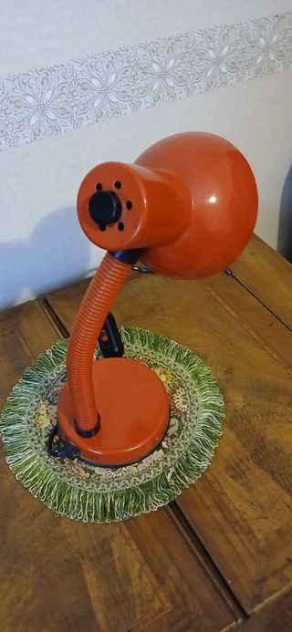 Lampada da tavolo rossa vintage