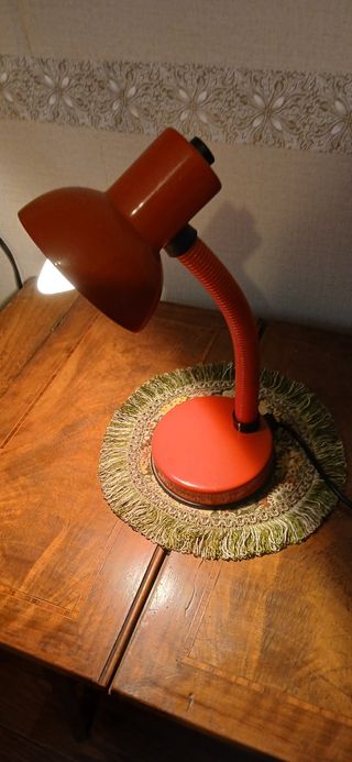 Lampada da tavolo rossa vintage