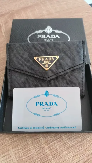 Tarjetero Prada Negro y Dorado