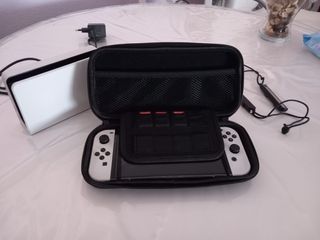 Nintendo Switch OLED Blanca y Negra