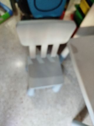 Escritorio juvenil y silla IKEA