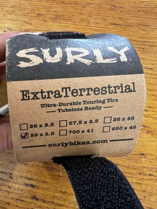 Pneu Surly Extra Terrestrial 29x2.5 Novo