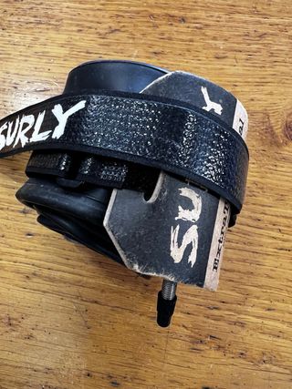 Pneu Surly Extra Terrestrial 29x2.5 Novo