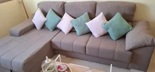 Chaiselongue con arcón y puff
