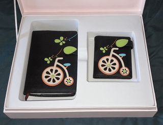 Conjunto Libreta y Tarjetero MEN KAI