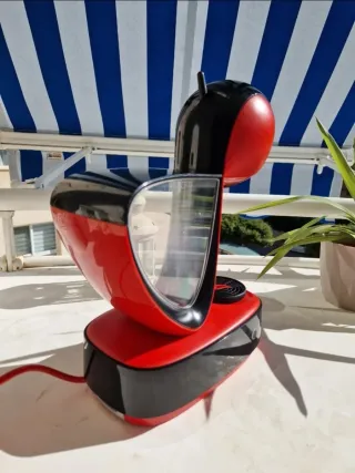 Cafetera Dolce Gusto Roja