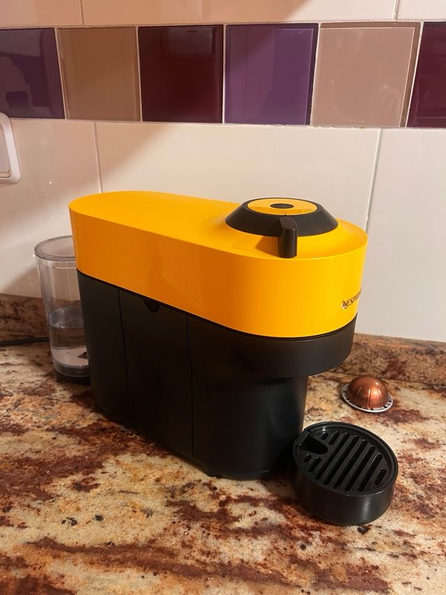 Cafetera Nespresso Automática Amarilla Vertuo Pop