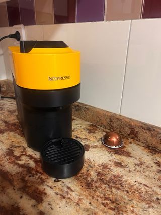 Cafetera Nespresso Automática Amarilla Vertuo Pop