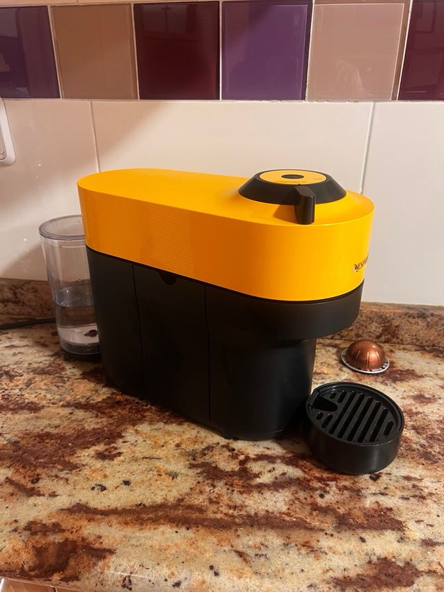 Cafetera Nespresso Automática Amarilla Vertuo Pop