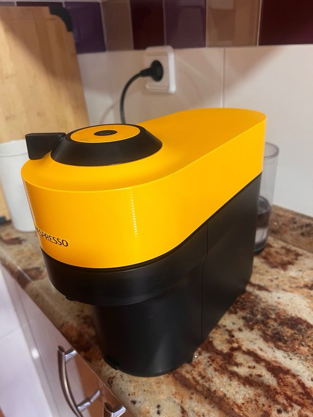 Cafetera Nespresso Automática Amarilla Vertuo Pop