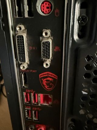 Torre PC MSI sin gráfica dedicada.