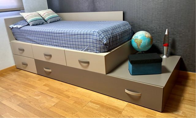 Cama nido con cuatro cajones, color beige y topo.