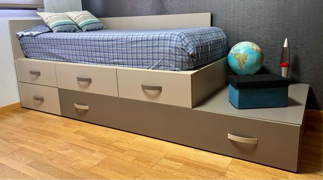Cama nido con cuatro cajones, color beige y topo.