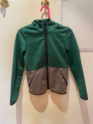 Forro polar verde y marrón con capucha (133-142cm)