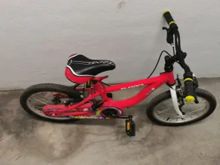 Bicicleta infantil roja 4-6 años.