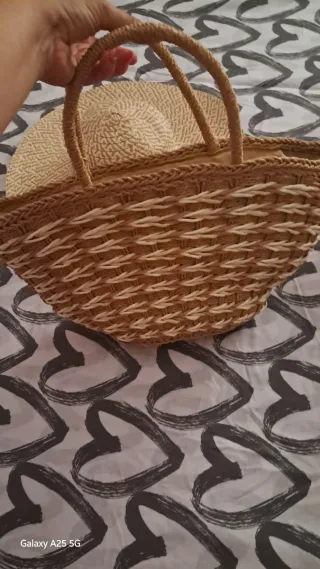 Bolso de playa y sombrero a juego