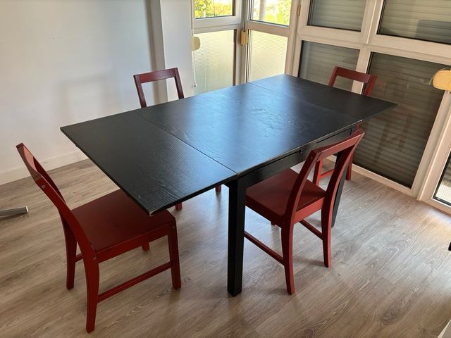 Mesa comedor Ikea Bjursta negra