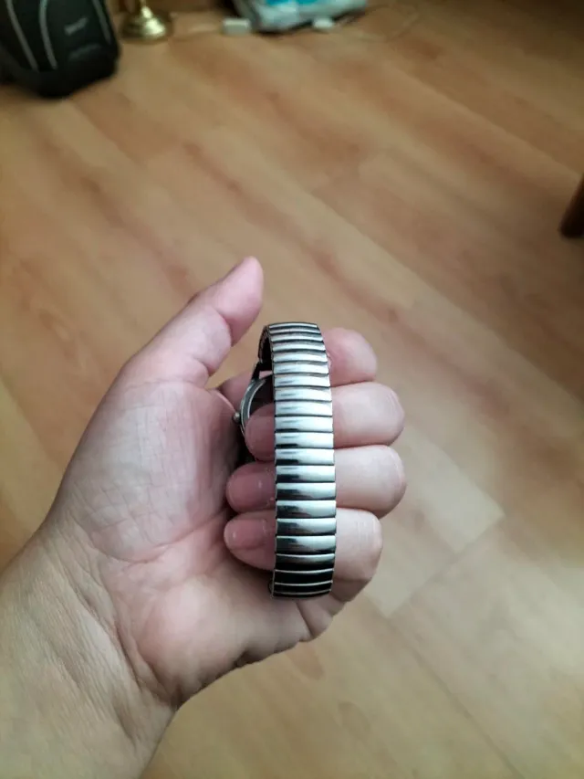 Reloj  Negro y Plateado