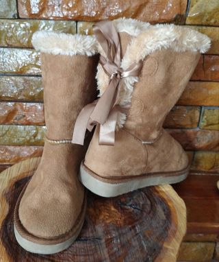 Botas Estilo UGG Beige/Marrón con Lazos