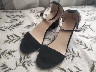 Sandalias negras tacón ancho