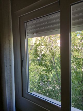Ventana de PVC blanca