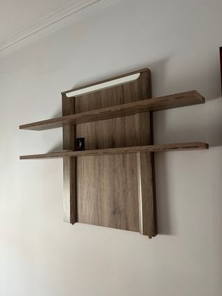 Estantería de madera moderna