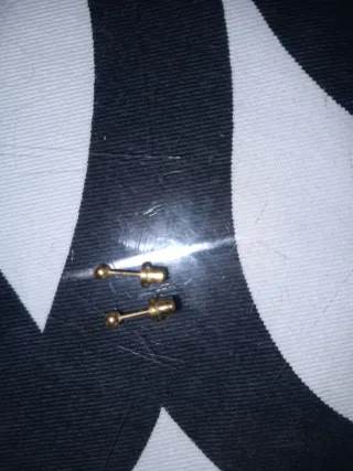 Pendientes de bola dorados