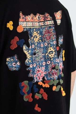 Camiseta Diseño Multicolor Bordado