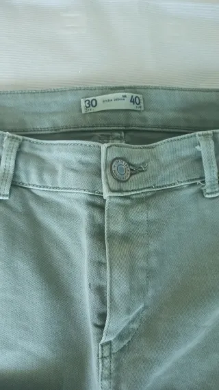 Pantalón vaquero verde talla 40