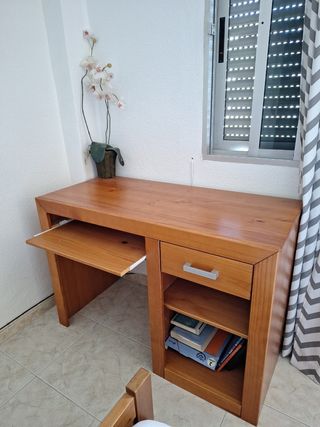 Escritorio de madera maciza