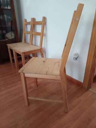 4 Sillas de Madera