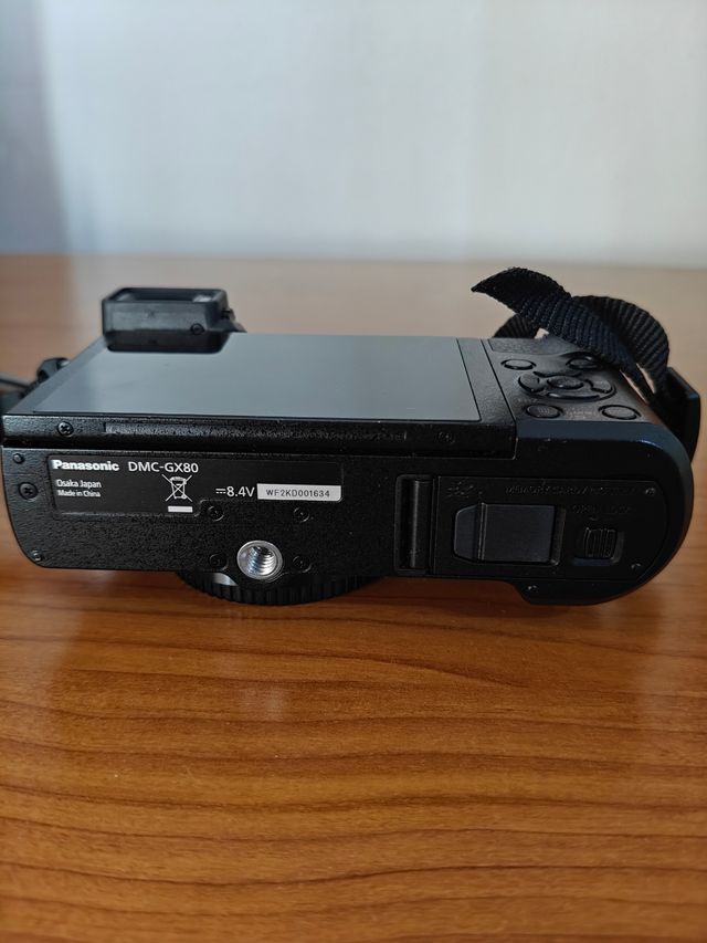 Panasonic Lumix DMC GX80 + 2 Batterie e Borsetta