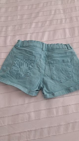 Pantalón corto vaquero niña azul turquesa.