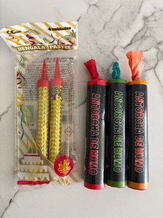 Bengalas de Humo y Pastel para Fiestas