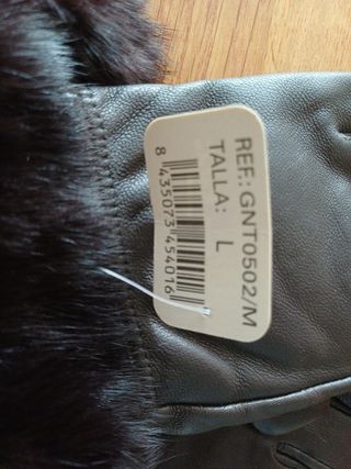 Guantes de Piel con forro de pelo.