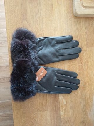 Guantes de Piel con forro de pelo.