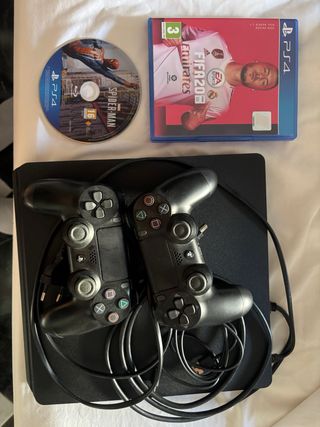 PS4 + 2 mandos + FIFA 20 + Spiderman