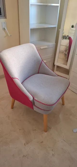 Sillón individual gris y rosa