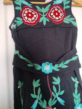 Vestido Almatrici negro bordado T38